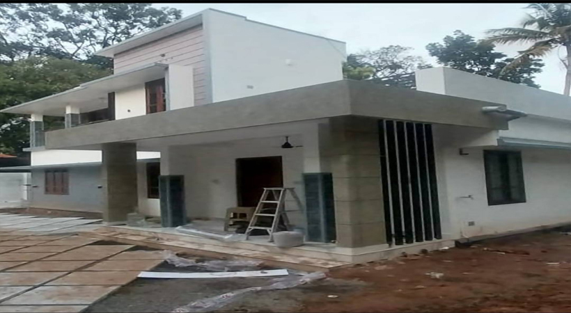 ചേർത്തല തവണ ക്കടവ് ബസ് റൂട്ടിൽ പുതിയ വീട് വിൽപ്പനക്ക്