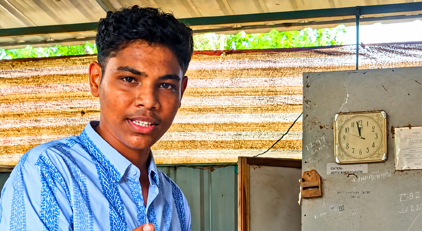 മുഹമ്മയുടെ കലാപ്രതിഭ ശ്രീകാന്ത്; പ്ലാവിൻ തടിയിൽ ജീവൻ തുടിക്കുന്ന ‘കളരിഭദ്ര’യിലൂടെ വിസ്മയം തീർക്കുന്ന യുവ ശില്പി