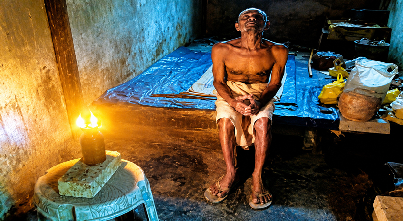 ചോർന്നൊലിക്കുന്ന ഷെഡ്ഡിൽ ജീവിതം… മരിക്കും മുമ്പ് ഒരു കൂര മാത്രം സ്വപ്നം; കൃഷ്ണൻകുട്ടിയുടെ കണ്ണീരുണർത്തുന്ന കഥ