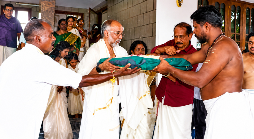 മുഹമ്മയുടെ ആത്മീയ പൈതൃകത്തിന് പുണ്യപ്രഭ; ഗൗരീശങ്കര ക്ഷേത്രത്തിൽ ധ്വജോത്സവത്തിന് കൊടിക്കൂറ സമർപ്പണം