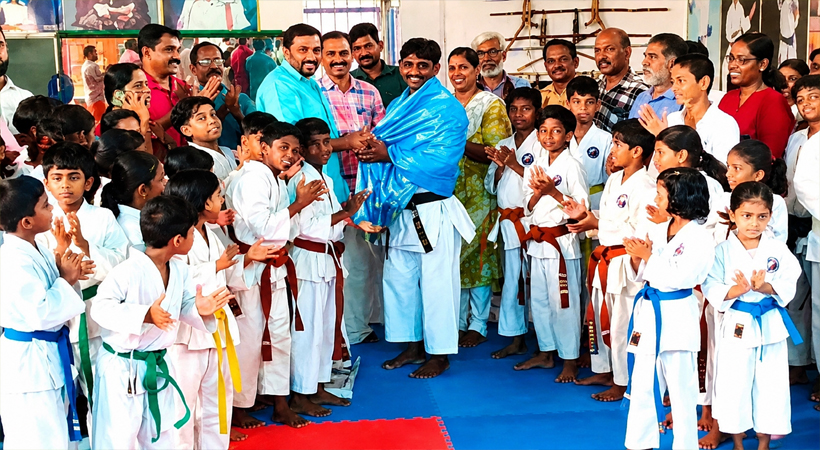 കരാട്ടെയും കുടുംബവും ഒരേ താളത്തിൽ: മുഹമ്മയുടെ അഭിമാനമായി ‘ബ്ലാക്ക് ബെൽറ്റ്’ കുടുംബം