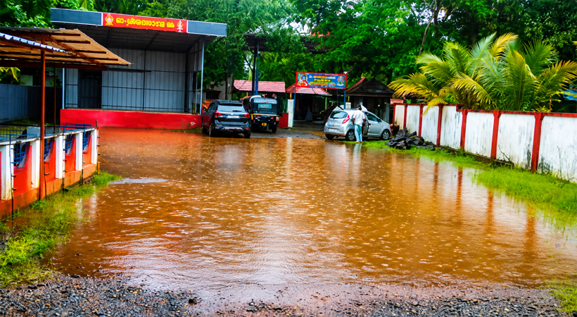 ആദ്യമഴയുടെ കുളിർമയല്ല, വെളുക്കെട്ടിന്റെ വേദനയാണ് മുഹമ്മയുടെ മുഖത്ത്; കാലവർഷത്തിന്റെ തുടക്കത്തിൽ തന്നെ ദുരിതക്കടലായി നാട്